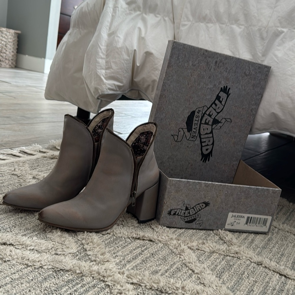Booties, Freebird, genuine leather